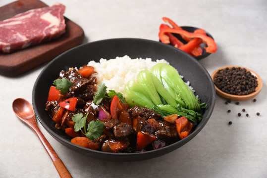 最新牛腩饭，自然美景之旅，寻找内心的宁静与平和