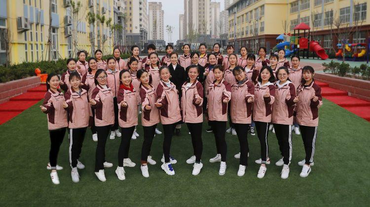 幼儿园教师招聘最新动态，自然美景中的探索之旅