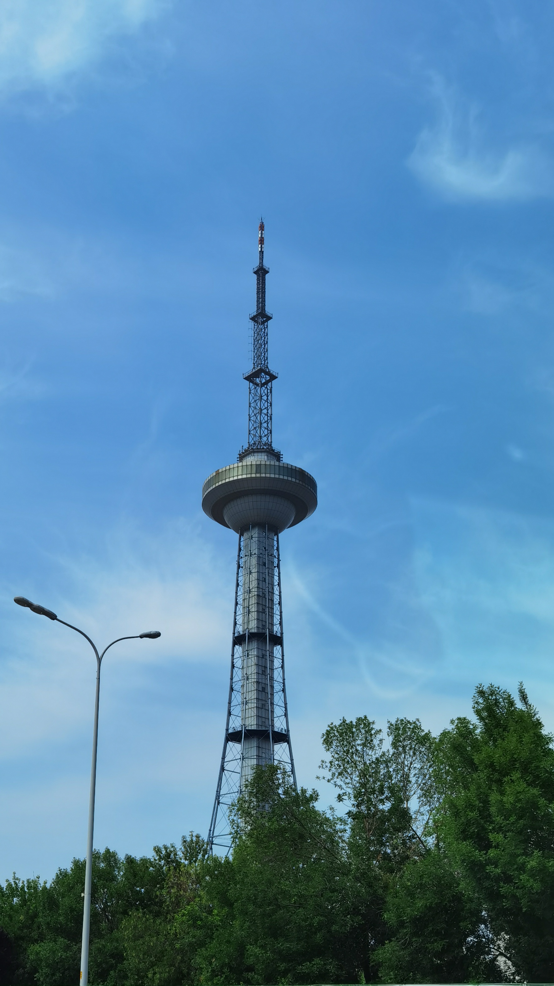 电视塔像什么比喻句,电视塔下的温馨时光